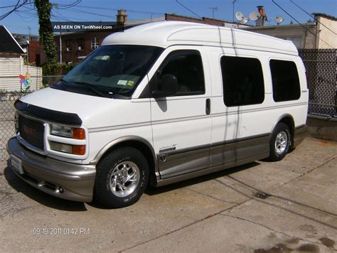 gmc savana 1500 passenger van